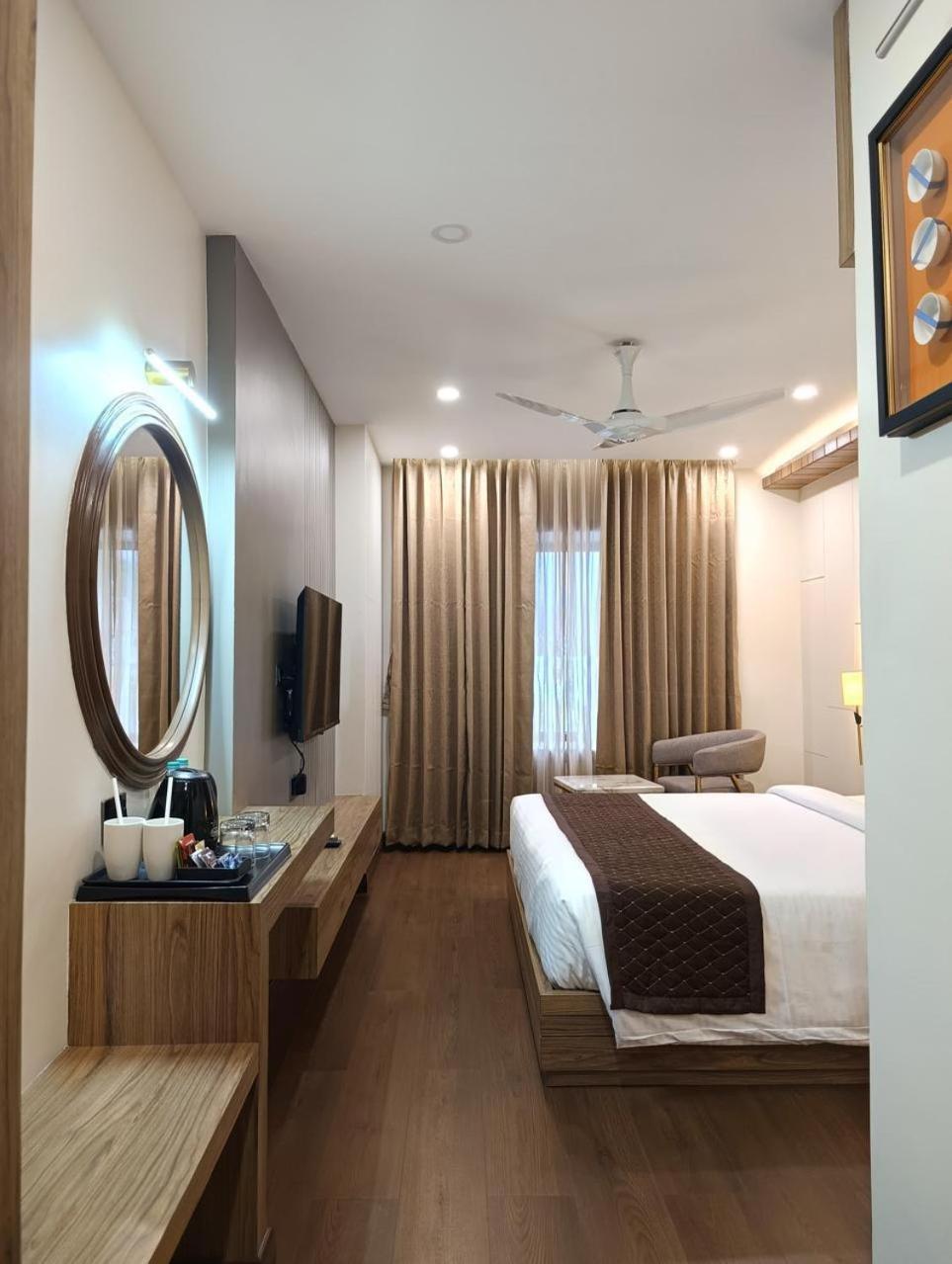 Hotel Heavens Garden Empire Guwahati Esterno foto