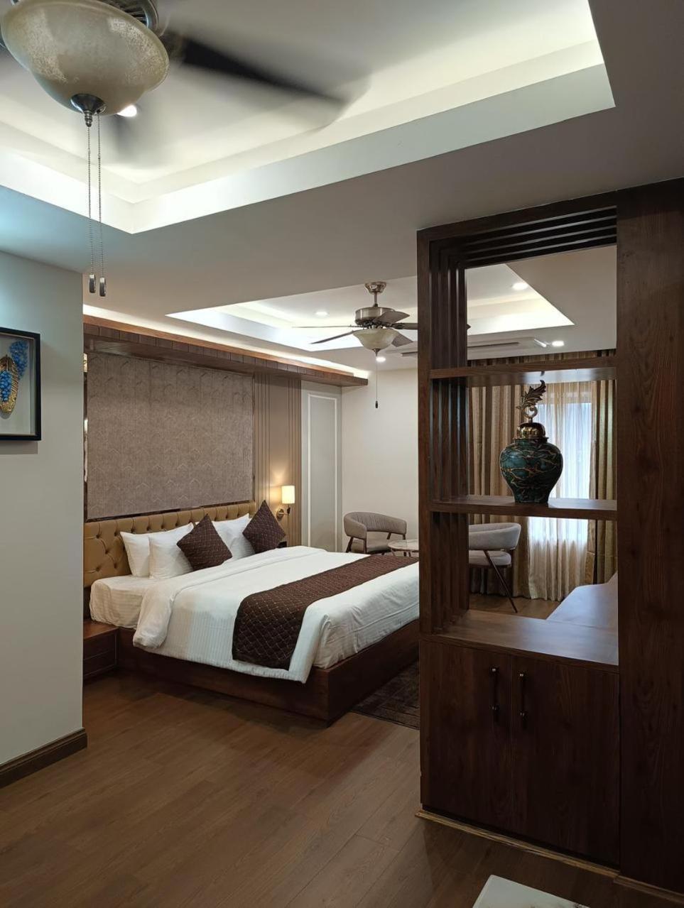 Hotel Heavens Garden Empire Guwahati Esterno foto