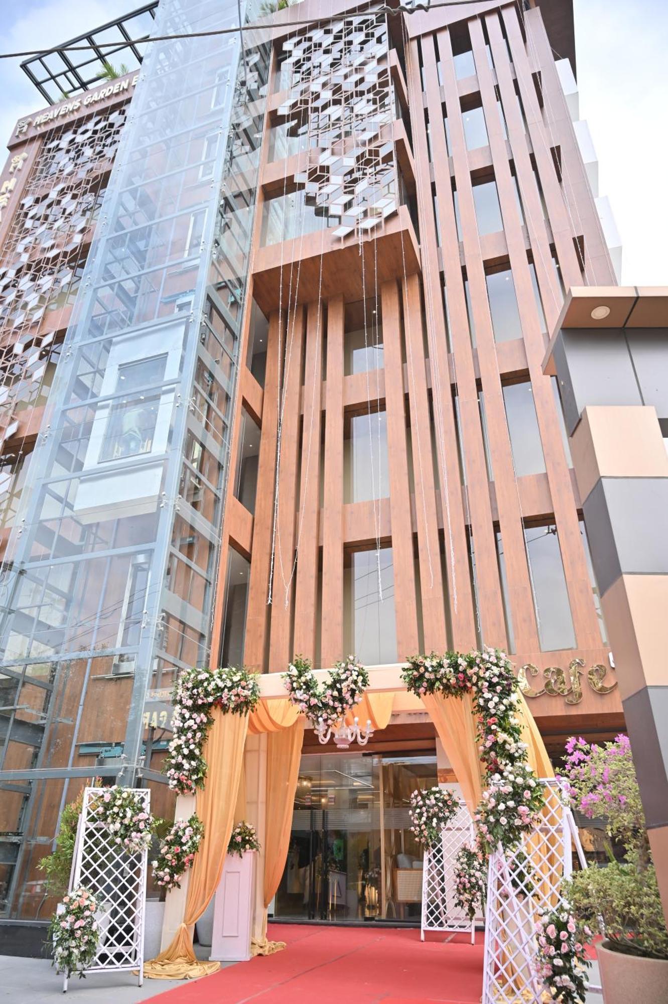 Hotel Heavens Garden Empire Guwahati Esterno foto