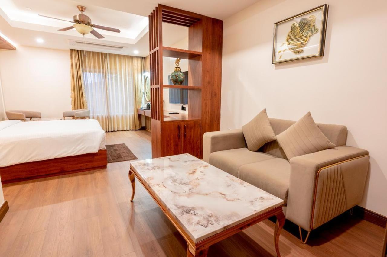 Hotel Heavens Garden Empire Guwahati Esterno foto