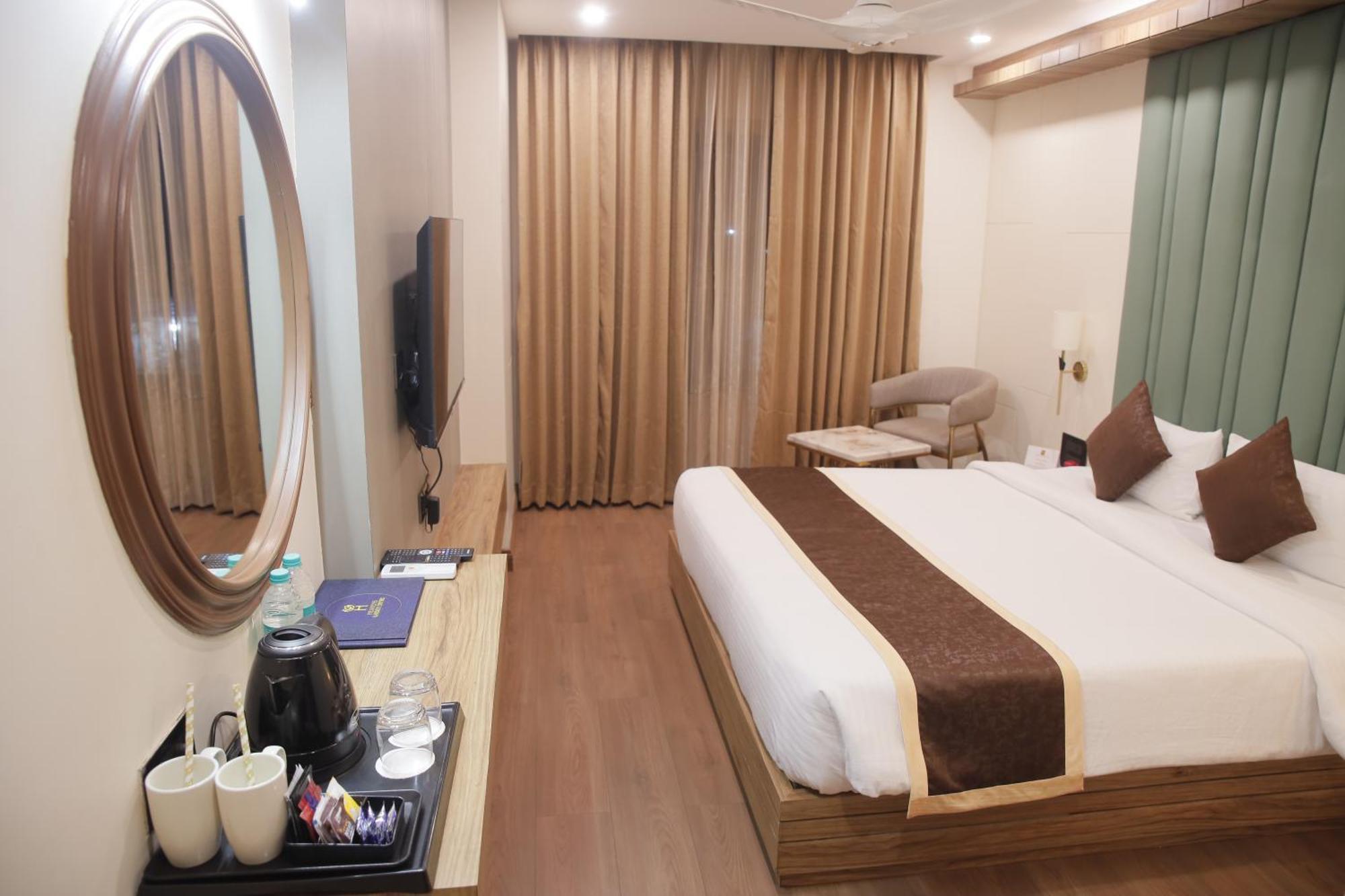 Hotel Heavens Garden Empire Guwahati Esterno foto