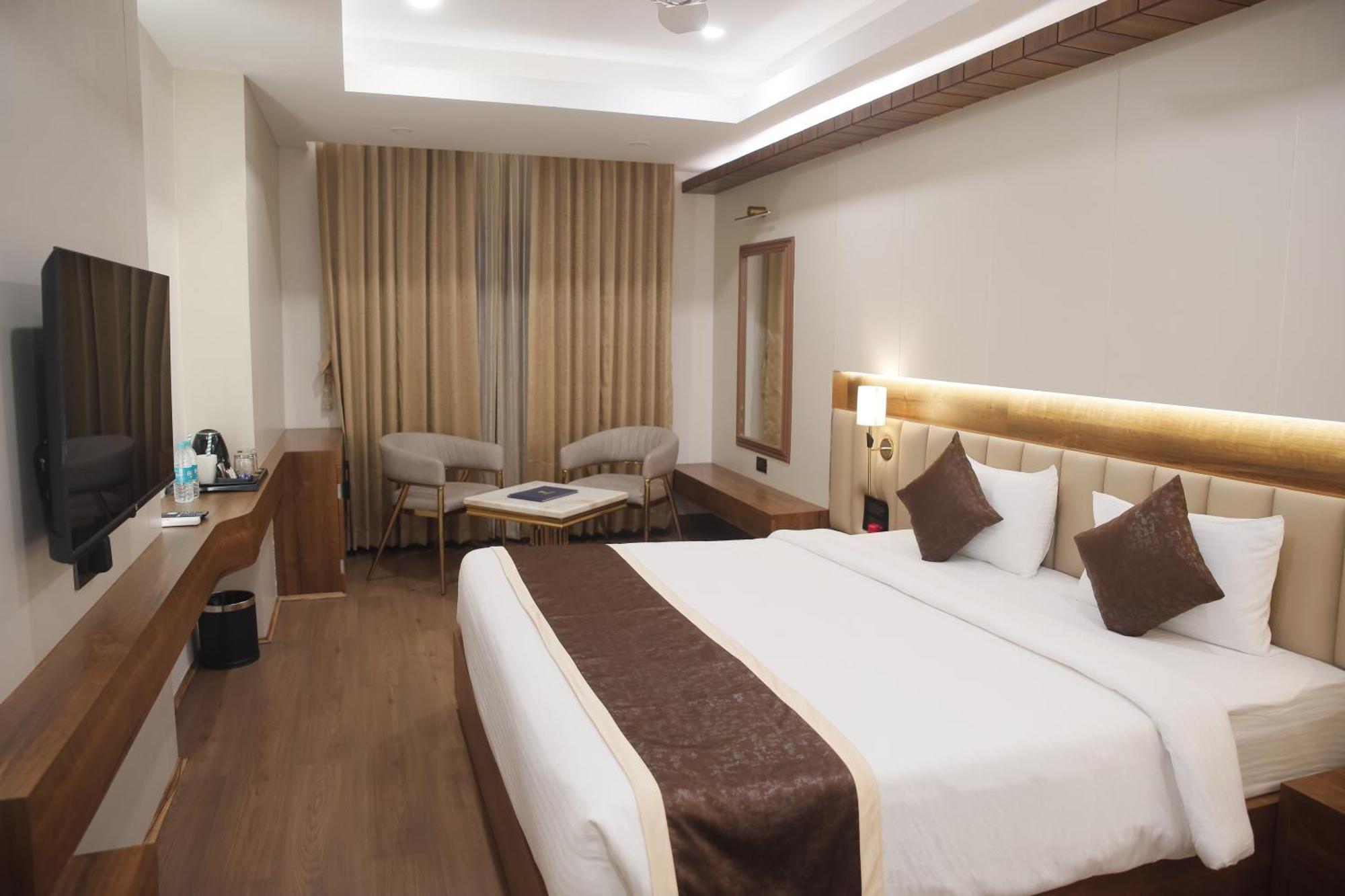 Hotel Heavens Garden Empire Guwahati Esterno foto