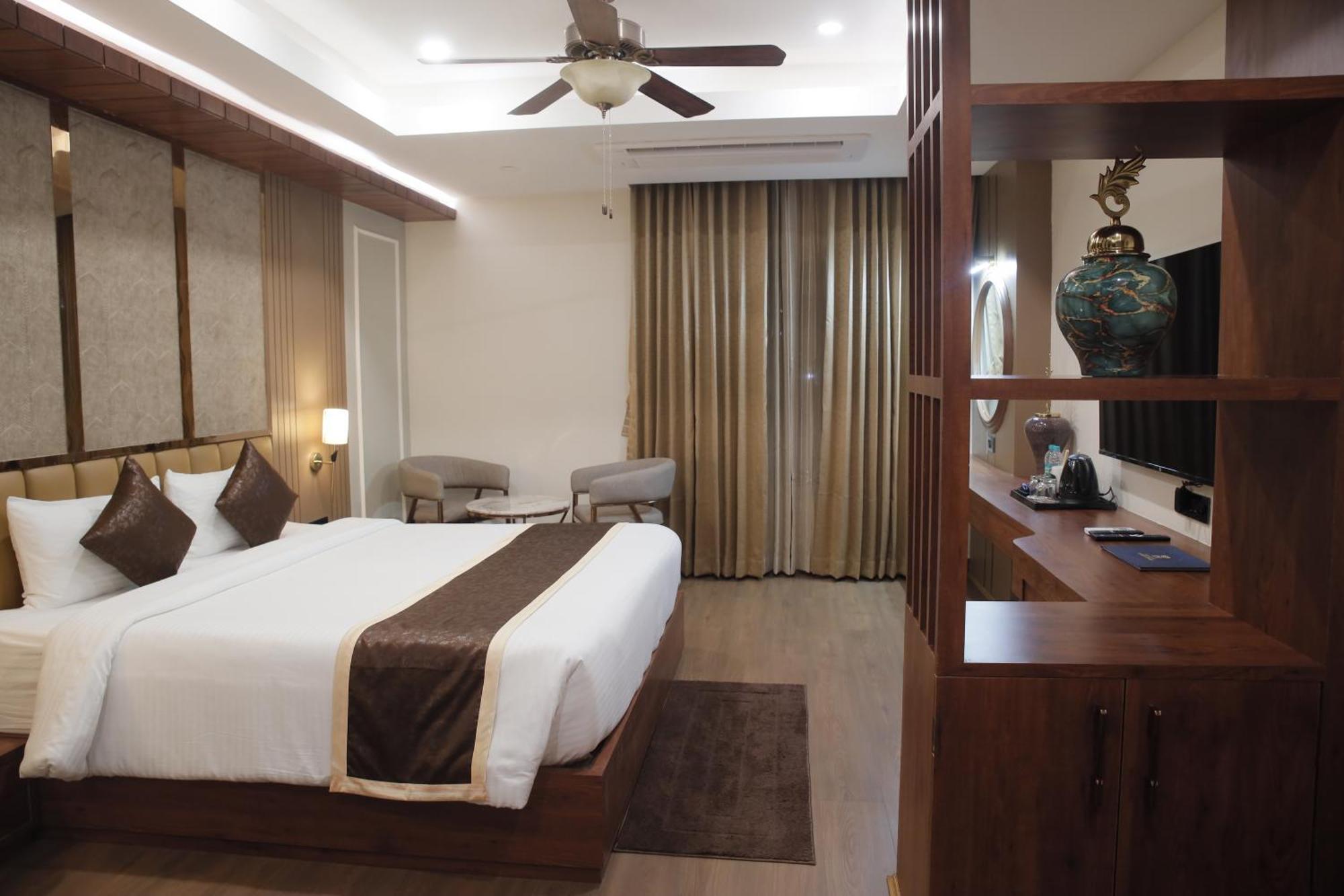 Hotel Heavens Garden Empire Guwahati Esterno foto
